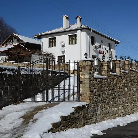 Ivan بيت ضيافة Cherni Osum