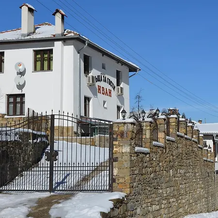 Ivan بيت ضيافة Cherni Osum